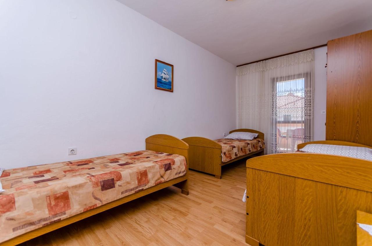 Apartments Kursan Traù Esterno foto