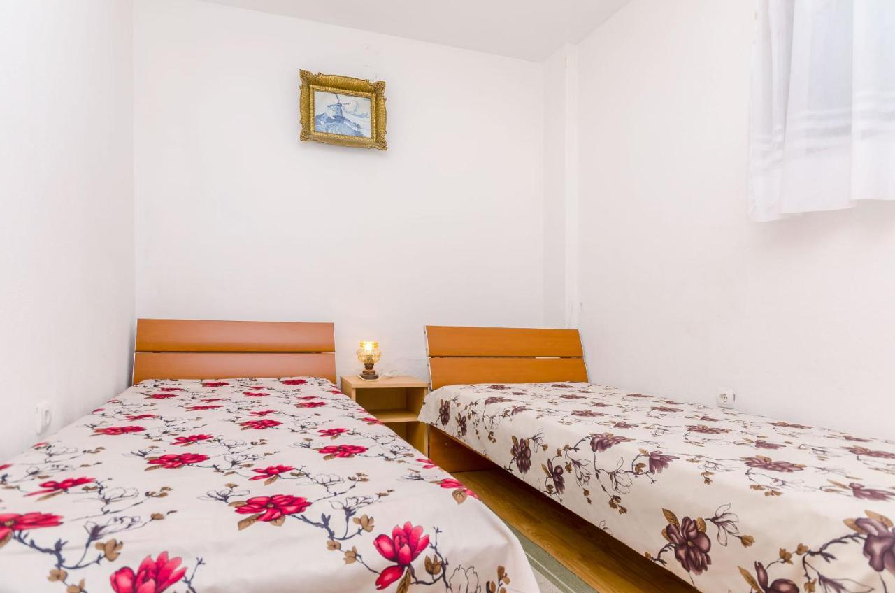 Apartments Kursan Traù Esterno foto